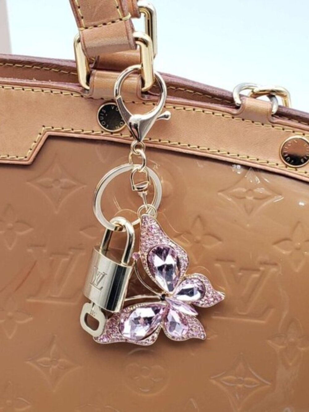 Louis Vuitton Authentic Gold Padlock 🔑 Key + Stylish Unbranded Butterfly Charm - Picture 4 of 8
